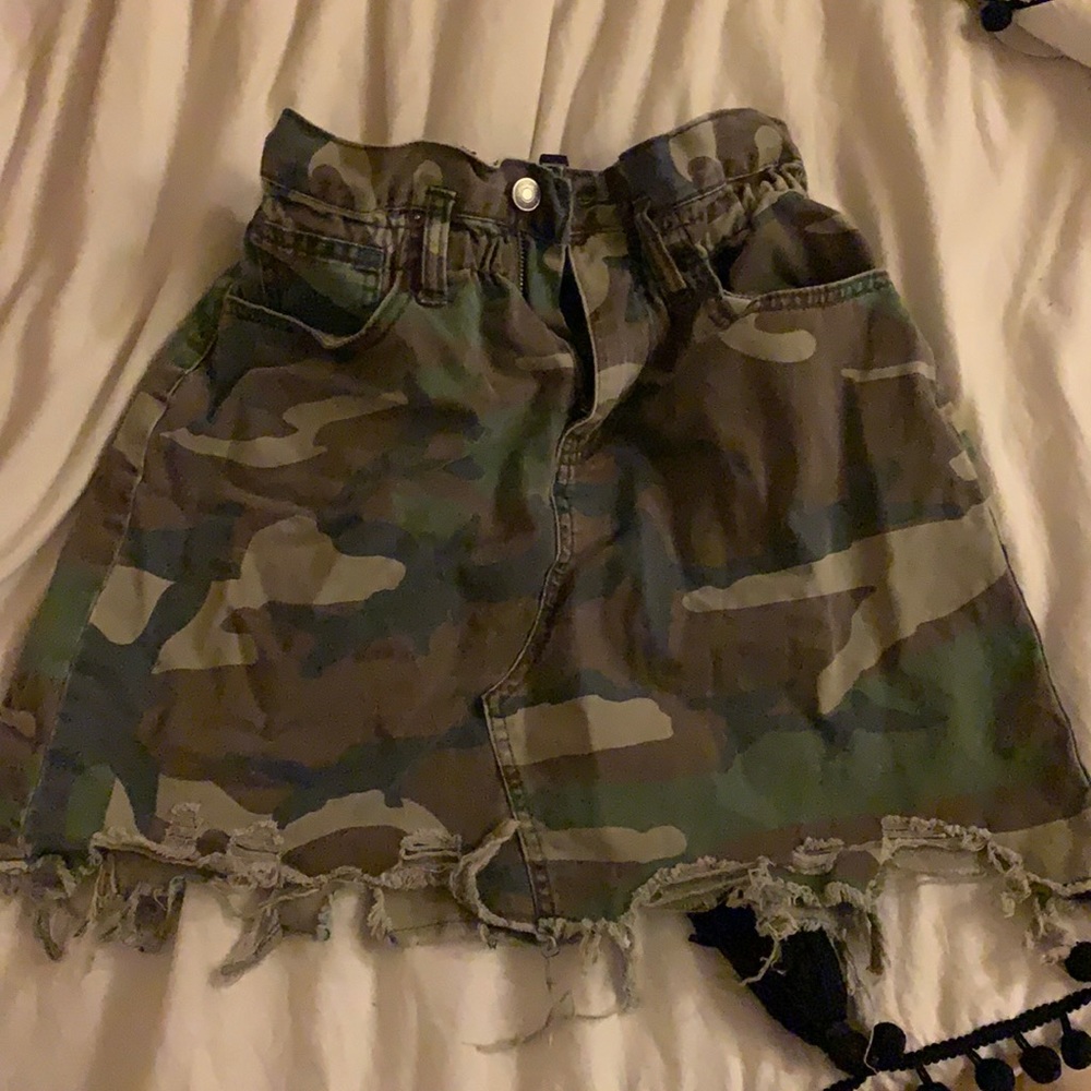 Super flattering cameo skirt